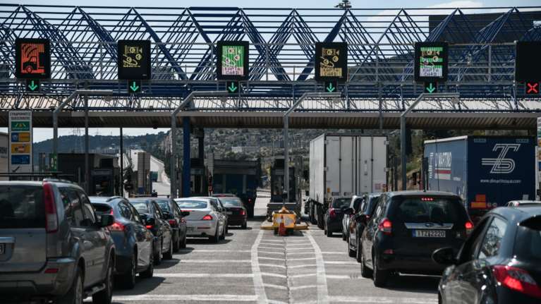 Έξοδος Αγίου Πνεύματος: Αυξημένη κίνηση στα διόδια της Ελευσίνας