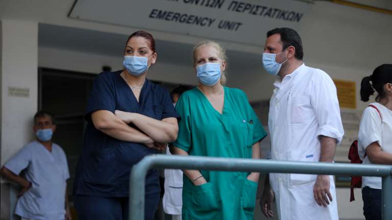 Κορονοϊός: Τα θετικά και τα αρνητικά της πανδημίας από τη σκοπιά των εργαζομένων στην υγεία