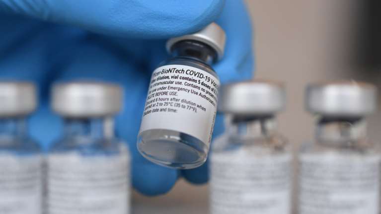 Κορονοϊός: Η BioNTech βάζει στόχο να παράξει 2 δισεκατομμύρια δόσεις του εμβολίου μέσα στο 2021