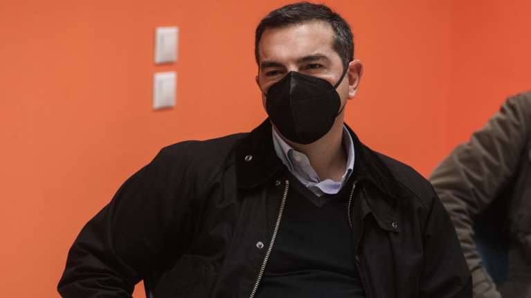 Θετικός στον κορονοϊό ο Αλέξης Τσίπρας: Τα συμπτώματα που εμφάνισε - Τα περαστικά του Κυριάκου Μητσοτάκη