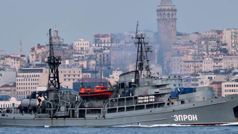 Πόλεμος στην Ουκρανία: Η Τουρκία κλείνει τα Στενά του Βοσπόρου για τα πολεμικά πλοία - Εφαρμόζει τη Συνθήκη του Μοντρέ