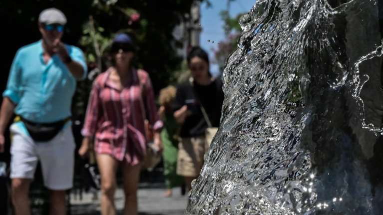 Καιρός: Παίρνει την... ανηφόρα ο υδράργυρος - &quot;Εμμονική ζέστη&quot; και νέο κύμα καύσωνα με 44άρια προ των πυλών