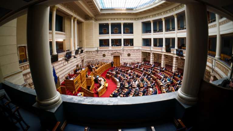 Η Βουλή στηρίζει 68 παιδιά πεσόντων στελεχών των Ενόπλων Δυνάμεων και των Σωμάτων Ασφαλείας με 593.500 ευρώ