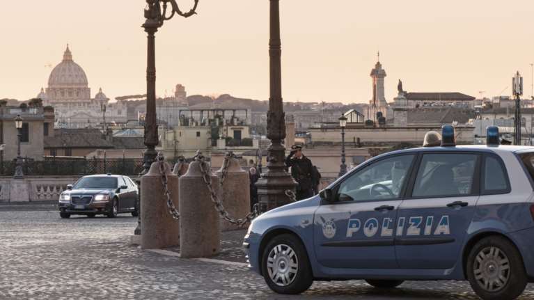 Ρώμη: 17χρονη βρέθηκε νεκρή σε καρότσι λαϊκής, συνέλαβαν τον φίλο της- Η μαρτυρία αυτόπτη μάρτυρα