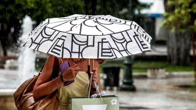 Καιρός: Αλλαγή σκηνικού με βροχές και καταιγίδες στο μεγαλύτερο μέρος της χώρας – Ανεβαίνει η θερμοκρασία