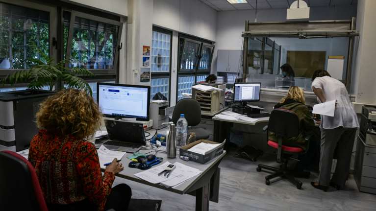 Εξαήμερη εργασία: Τι αλλάζει για τους εργαζόμενους από σήμερα - Πόσο αυξάνεται ο μισθός την έκτη μέρα