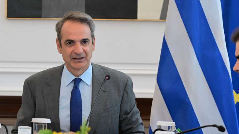 Αντιπολιτευτικά πυρά για τη συνέντευξη Μητσοτάκη: Πηγαίνει από στραπάτσο σε στραπάτσο - Προκλητικός, θριαμβολογεί