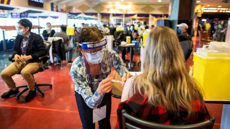 Καναδάς: Εγκρίθηκε ο εμβολιασμός με Pfizer παιδιών ηλικίας από 12 έως 15 ετών