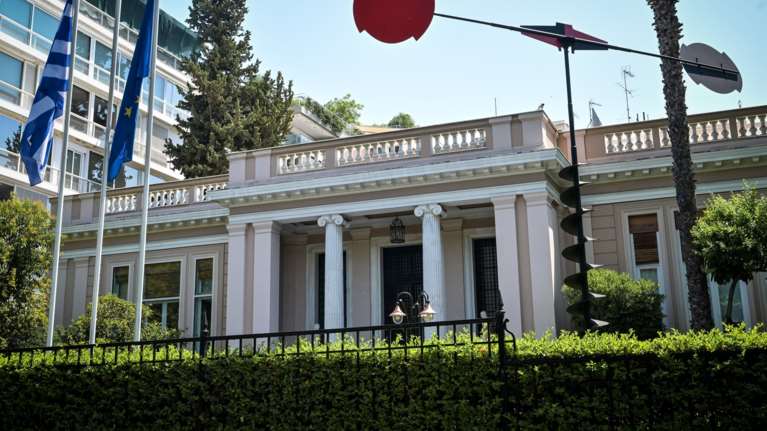 Νέα κόντρα κυβέρνησης-ΠΑΣΟΚ: "Πήρατε τη θέση του ΣΥΡΙΖΑ στο τιμόνι της πολιτικής εξαπάτησης" - "Ξεμείνατε από επιχειρήματα"