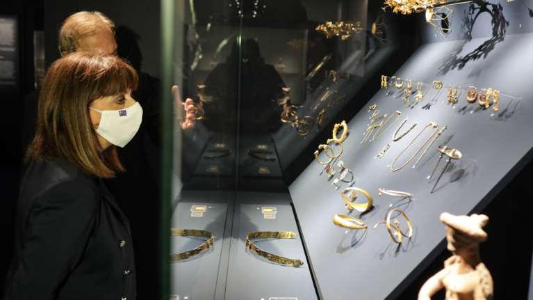 Στο μουσείο Κυκλαδικής Τέχνης η Σακελλαροπούλου - Εγκαινίασε την έκθεση &quot;ΚΑΛΛΟΣ - Η υπέρτατη ομορφιά&quot; [εικόνες]