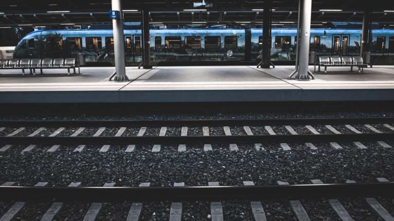 Αχαΐα: Τρένο συγκρούστηκε με φορτηγό