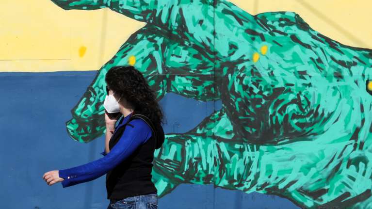 &#39;&#39;Καμπανάκι&#39;&#39; Σαρηγιάννη: Αυξητική πορεία της πανδημίας έως τα μέσα Φεβρουαρίου - Τηλεργασία και κλιματική αλλαγή