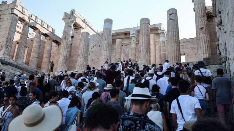Πού αναμένεται να φτάσουν φέτος οι αφίξεις ξένων τουριστών - Οι προβλέψεις για νέο ρεκόρ
