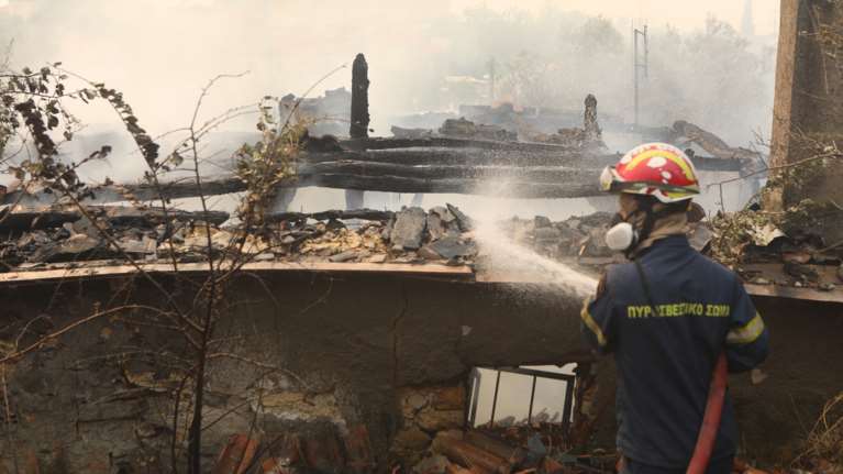Συνεχίζονται οι καταβολές πρώτης αρωγής προς τους πυρόπληκτους του Ιουλίου