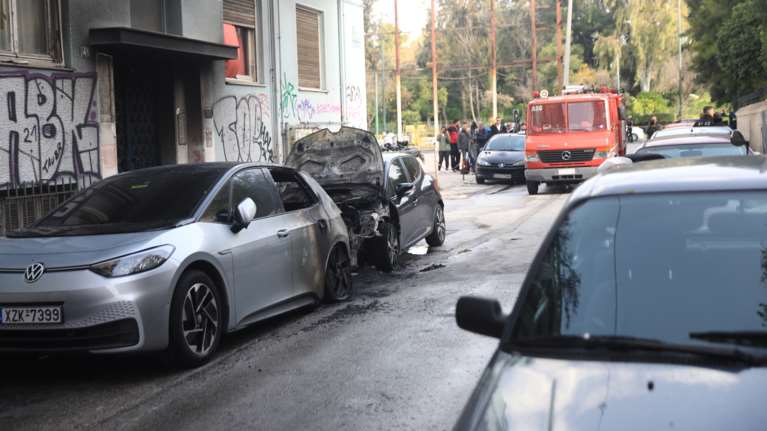 Εξάρχεια: Η αστυνομία συνέλαβε δύο άτομα κουρδικής καταγωγής - Είχαν μαζί τους όπλο