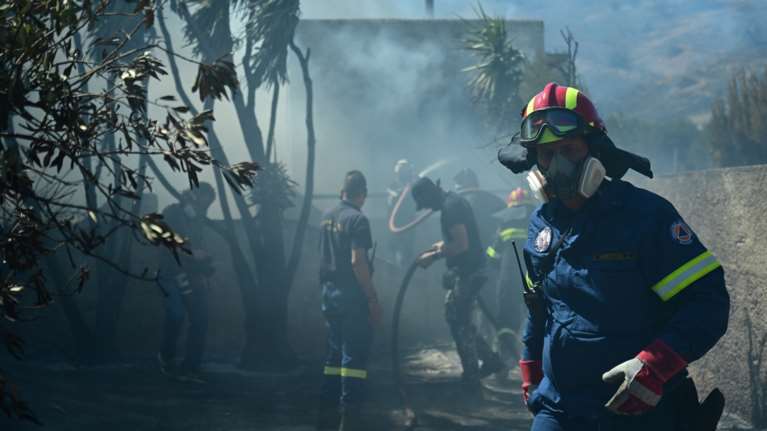 Σπίτια έγιναν στάχτη στην Κερατέα: Ανυπολόγιστες ζημιές στους οικισμούς Πλάκα και Μαρκάτι [εικόνες - βίντεο]