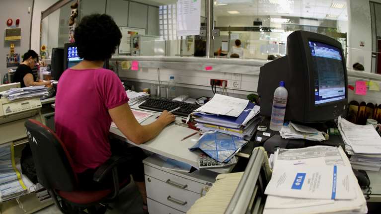 Παράταση για ένα χρόνο του &quot;παγώματος&quot; των επιτοκίων για ρυθμισμένες οφειλές στην εφορία - Απαλλαγές από ΕΝΦΙΑ