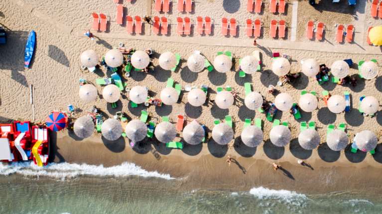 Το άνοιγμα του Ελληνικού Τουρισμού στα διεθνή ΜΜΕ: Οι 5 "γραμμές άμυνας" - Καμία διάκριση προς τους ανεμβολίαστους