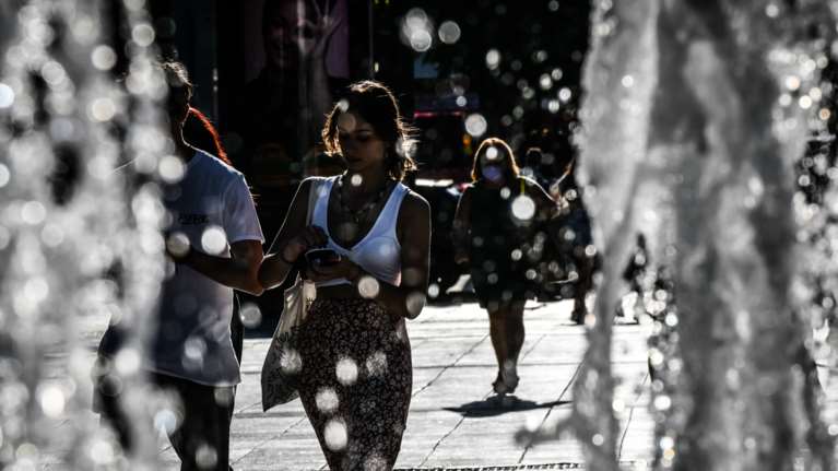 Συναγερμός για τον επικίνδυνο καύσωνα στην Ελλάδα - Λαγουβάρδος: Αυτό που μας ανησυχεί είναι η διάρκεια