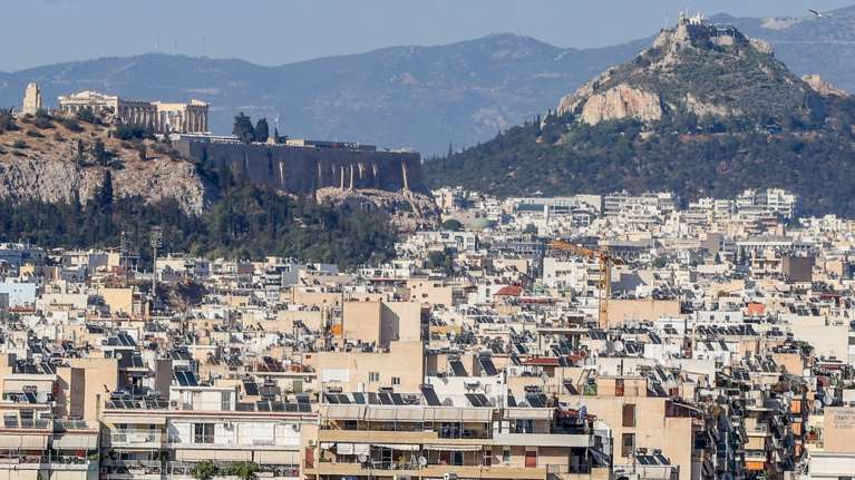 Η εκτόξευση των τιμών πώλησης και ενοικίασης στην Αθήνα, σπρώχνουν τον κόσμο στον Πειραιά και το Περιστέρι