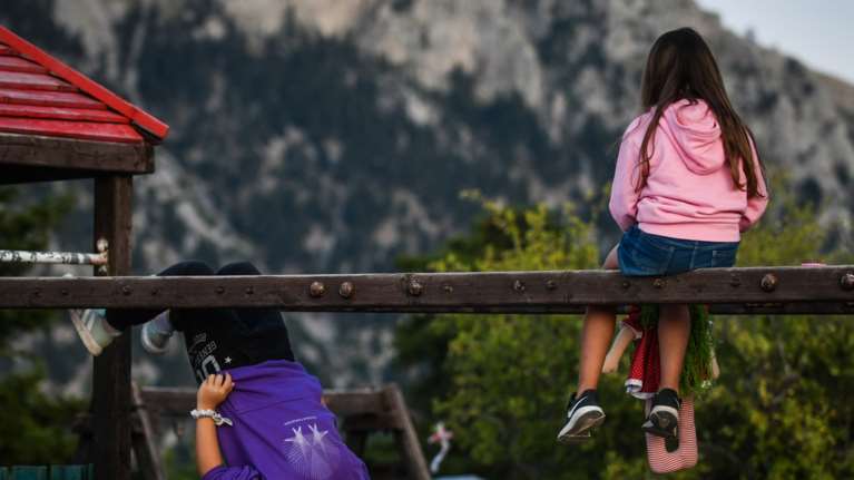Πανικός στην Κρήτη: 13χρονη έκοψε τις φλέβες της σε παιδική χαρά - Γονείς με τα παιδιά τους φώναζαν βοήθεια