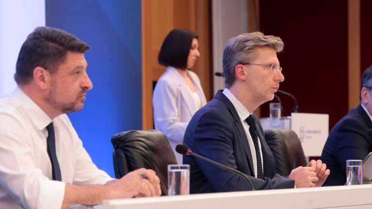 Εξοδος από την καραντίνα: Η συνέντευξη Τύπου των υφυπουργών- Πώς θα γίνει η επιστροφή, ολα τα μέτρα