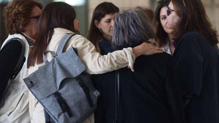 Μόνο 6 κατηγορούμενοι κρίθηκαν ένοχοι για τη φωτιά στο Μάτι: &quot;Εσείς δεν έχετε χάσει παιδί&quot; φώναζαν οι οργισμένοι συγγενείς