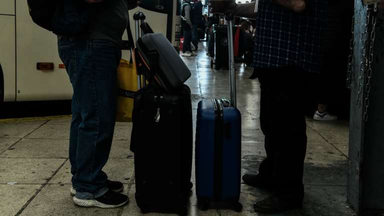 Θεσσαλονίκη: Θύμα ξυλοδαρμού από δύο άντρες έπεσε οδηγός λεωφορείου - Τον χτύπησαν με μπουνιές και κλωτσιές