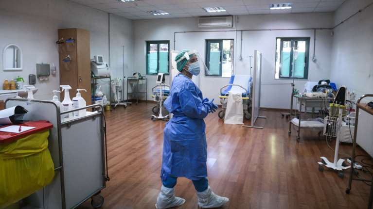 Δραματική έκκληση από Καπραβέλο: &quot;Γίνεται σφαγή των ανεμβολίαστων - Η χώρα να κηρυχθεί σε κατάσταση έκτακτης ανάγκης&quot;