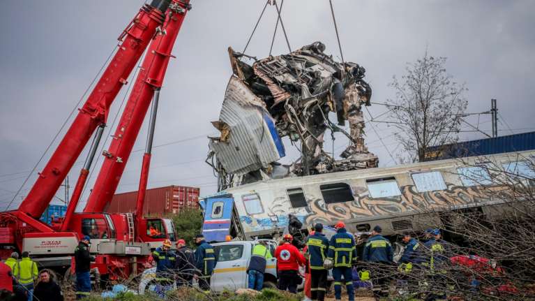 Συγκλονιστικό ντοκουμέντο από τα Τέμπη: Η κλήση με τηλεφωνήτρια του 112 λίγο μετά την τραγωδία - Οι κραυγές για βοήθεια