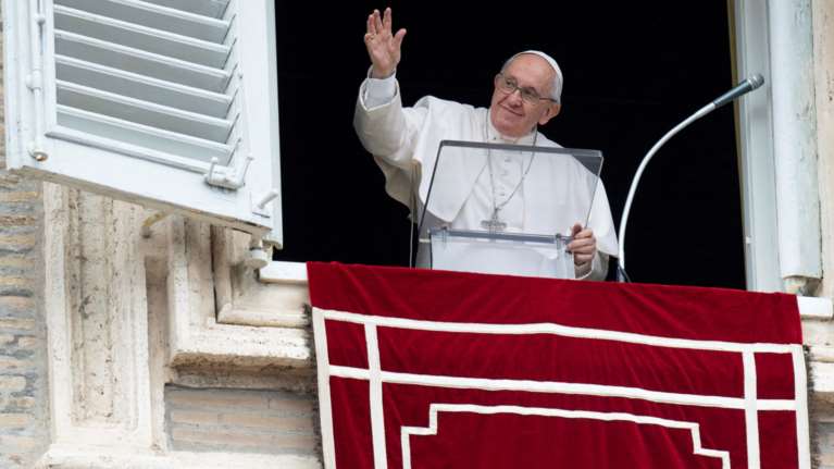 Πολύ άρρωστος ο πρώην πάπας Βενέδικτος - Ο πάπας Φραγκίσκος ζήτησε από τον κόσμο να προσευχηθεί