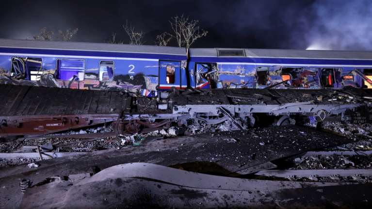 Αποκάλυψη για τη σύγκρουση τρένων στα Τέμπη: Επί 12 λεπτά κινούνταν στην ίδια γραμμή - Ηταν καταδικασμένα να συγκρουστούν [βίντεο]