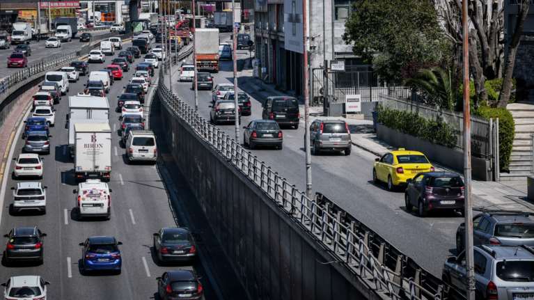 Φεύγουν και οι τελευταίοι εκδρομείς από την Αττική για το Πάσχα - Αυξημένη η κίνηση στην Αθηνών-Κορίνθου