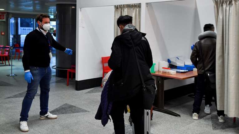 Κορονοϊός: Αυξήθηκαν κατά 52% οι εισαγωγές στα νοσοκομεία το τελευταίο 24ωρο