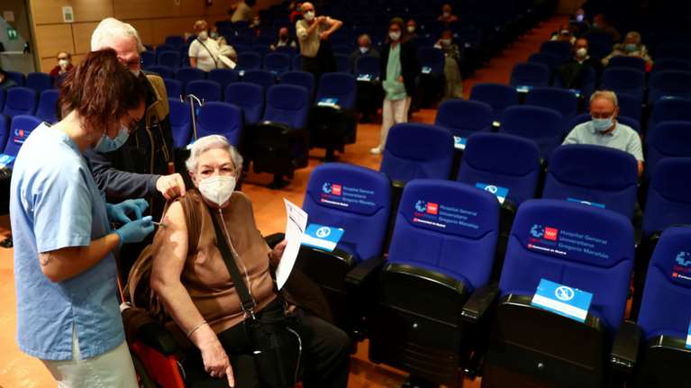 Ισπανία: Έλλειψη εμβολίων στη Μαδρίτη - Πιθανό να κλείσουν τα κέντρα μαζικών εμβολιασμών