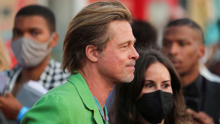 Μπραντ Πιτ: Απρόβλεπτος, γοητευτικός και απολύτως σέξι στη νέα του εμφάνιση