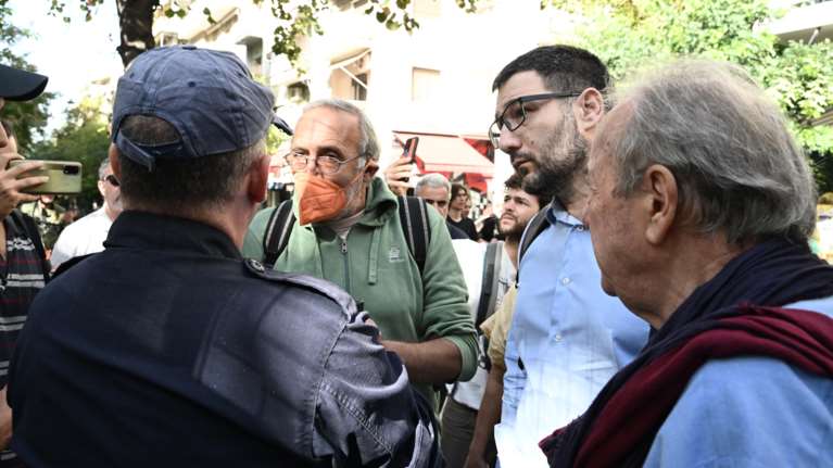 Ηλιόπουλος στα Εξάρχεια: Συμπαράσταση σε όσους αντιδρούν στο Μετρό- Στην Αθήνα δεν περισσεύει ούτε ένα δέντρο