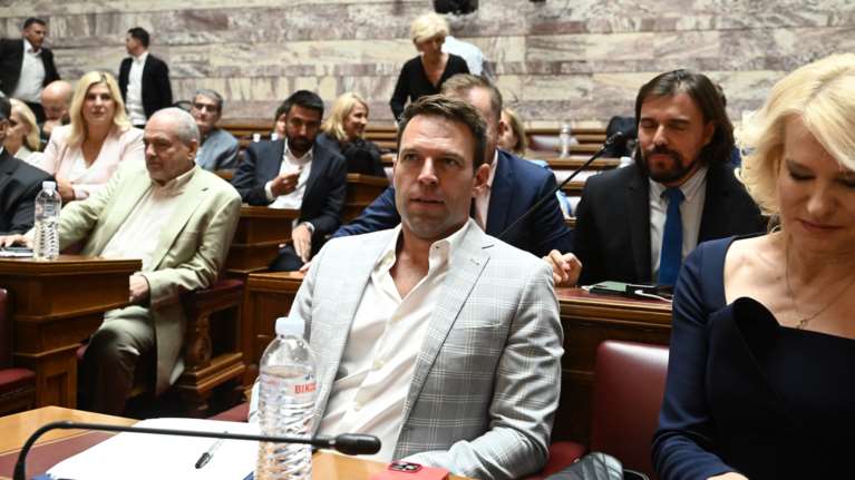 ΣΥΡΙΖΑ: Ο Κασσελάκης βλέπει Ανδρουλάκη και η Ομπρέλα κάνει δική της συγκέντρωση