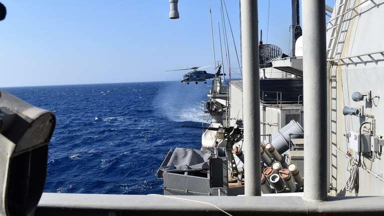 Εντυπωσιακή στρατιωτική άσκηση με γαλλικό κατασκοπευτικό αεροσκάφος και ελληνικό υποβρύχιο [εικόνες]