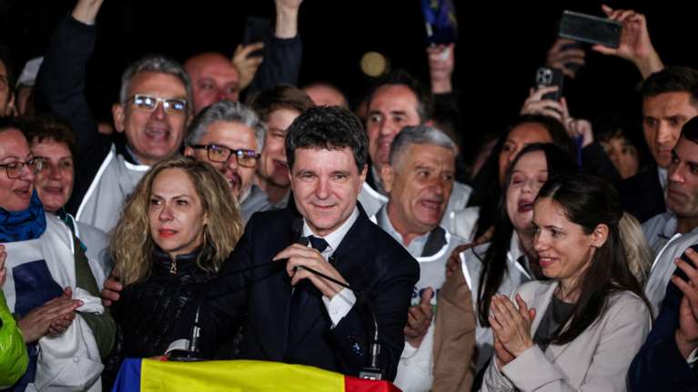 Ανατροπή στη Ρουμανία: Ο κεντρώος ευρωπαϊστής υποψήφιος Νταν εκλέχθηκε πρόεδρος