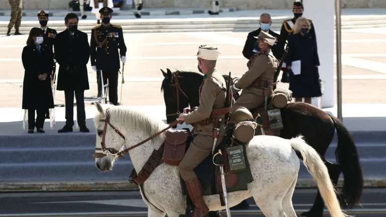25η Μαρτίου: Υπερηφάνεια για τους έφιππους στην παρέλαση - Για πρώτη φορά από το 1940 [Εικόνες+Βίντεο]