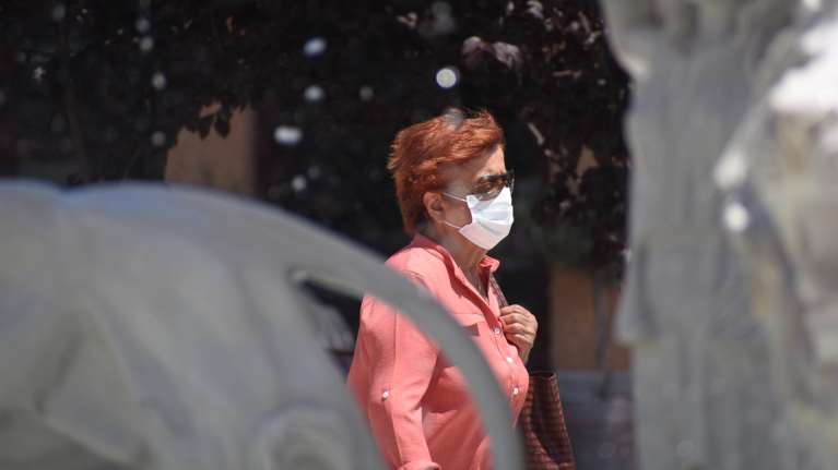 Κορονοϊός: Πολύ μεταδοτικό το νέο στέλεχος FLiRT, αλλά με ήπια νόσηση, λέει η Παγώνη [βίντεο]