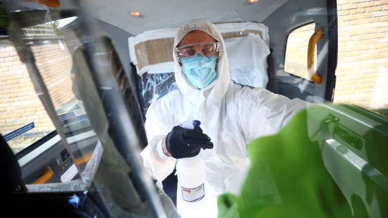 Ανακοίνωση για τον απίστευτο Τραμπ έβγαλε η Dettol: Μην πίνετε και μην κάνετε ενέσεις με απολυμαντικά