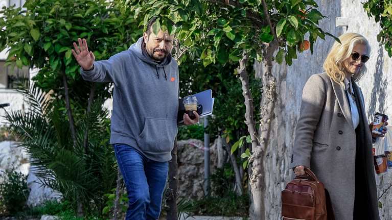 ΣΥΡΙΖΑ: Συνεχίζονται οι εργασίες στις Σπέτσες – Eπέστρεψαν στην Αθήνα οι πρώτοι βουλευτές, το μεσημέρι αναχωρούν οι υπόλοιποι