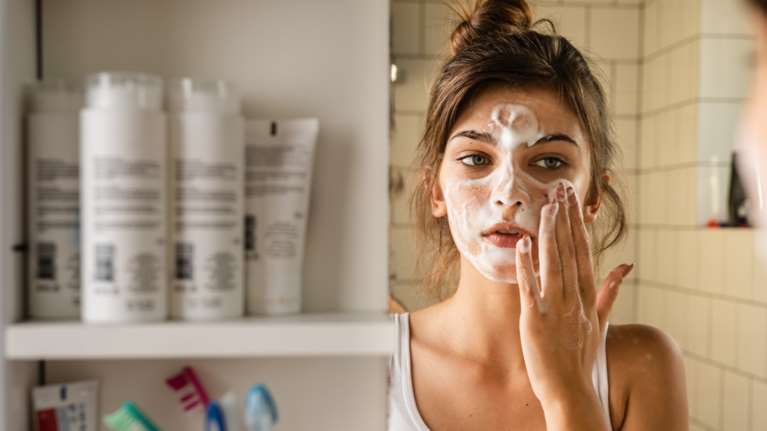 Αποκάλυψη: 800 φορές πάνω από το όριο το καρκινόγονο βενζόλιο σε πασίγνωστα προϊόντα για την ακμή