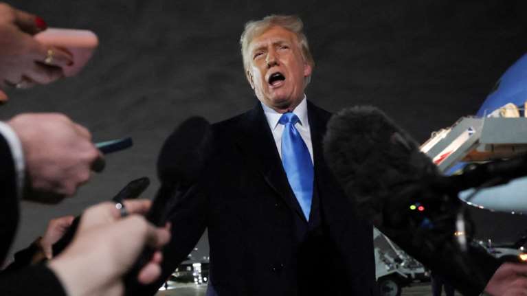 Ντόναλντ Τραμπ: Δασμοί 25% σε Καναδά και Μεξικό από αύριο το πρωί- Καλή διασκέδαση