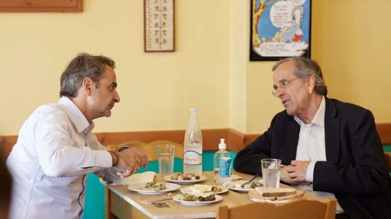 Μητσοτάκης και Σαμαράς: Έφαγαν μαζί σε μεζεδοπωλείο της Καλαμάτας [εικόνες]