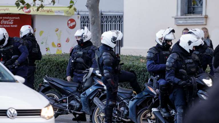Μενίδι: Επίθεση με πέτρες σε αστυνομικούς της ομάδας ΔΙΑΣ - Συνελήφθησαν δύο 16χρονοι