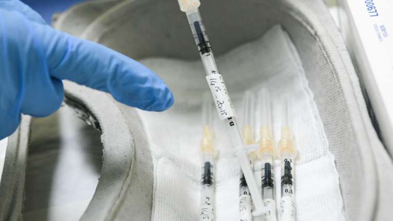 Ασκληπιείο Βούλας: Τι λέει ο αναπληρωτής διοικητής 20 ώρες μετά το εμβόλιο