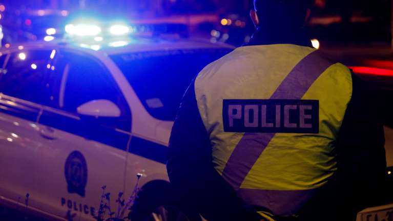 Απίστευτο βίντεο με κλοπή IX στην Αθήνα: Ο ιδιοκτήτης κρεμάστηκε από το καπό - &quot;Τον πάτησαν πάνω στη Λένορμαν&quot;